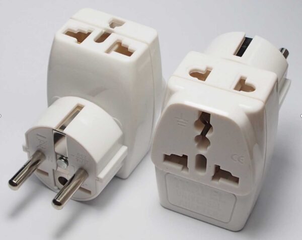 1 to 3 World to UK/US/EU/AU travel adapter with 2 outlets - Image 4